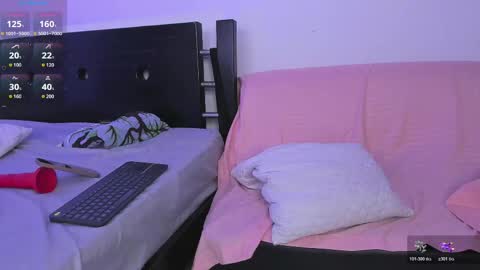 centric independent model   online show from 04.17.26