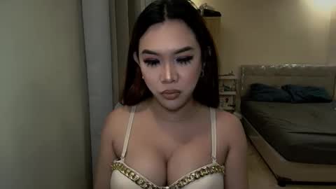 Snapshot of acohciiruiz chatting on 10.18.25 Anastasia online show from 10.18.25