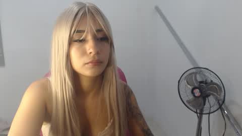 Snapshot of adagny chatting on 11.25.25 adagny online show from 11.25.25