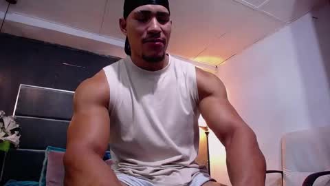 adam_fit19cm online show from 11.15.25
