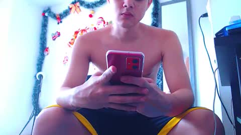 adam hot11 online show from 12.04.24