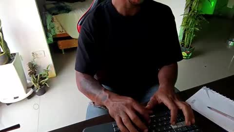 Adam Valencia online show from 02.08.26