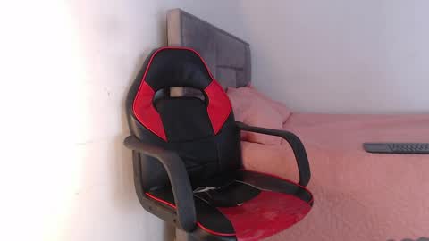 Hello guys excuse my absence I will be absent for several days for health reasons I hope you understand thank you very much. online show from 04.19.26