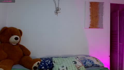 Snapshot of adams_niki chatting on 02.09.25 ADAMS Y NIKI online show from 02.09.25