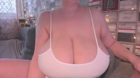 Snapshot of adamsvictory chatting on 12.26.24 Victoria online show from 12.26.24