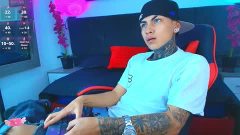 Snapshot of adamswalkerr_ chatting on 02.23.26 AdamsWalkerr online show from 02.23.26