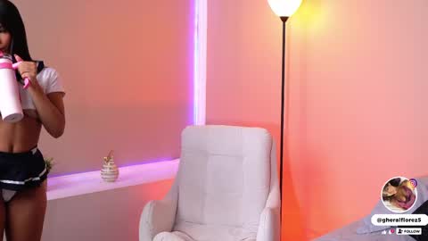 Snapshot of addele_rosse chatting on 04.29.26 online show from 04.29.26