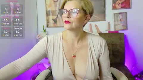 Snapshot of adeellee_ chatting on 10.16.25 adeellee online show from 10.16.25