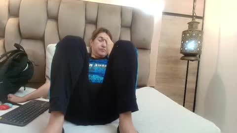 adela chase online show from 09.30.25