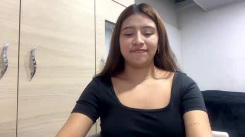 Snapshot of adelein_foxxx chatting on 10.06.25 adellein foxx online show from 10.06.25