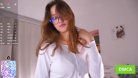 Snapshot of adeles_vibes chatting on 10.31.25 Adele online show from 10.31.25