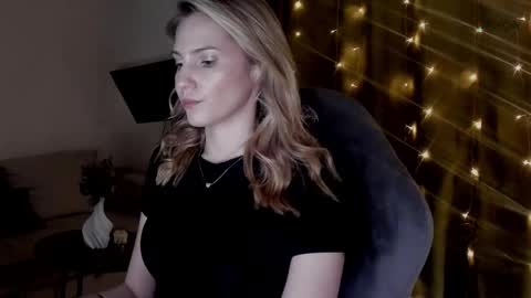 Snapshot of adeleshinem chatting on 03.07.25 Adele Shine online show from 03.07.25