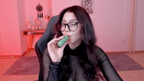 Snapshot of adelleb chatting on 02.05.25 Your sweet girl online show from 02.05.25