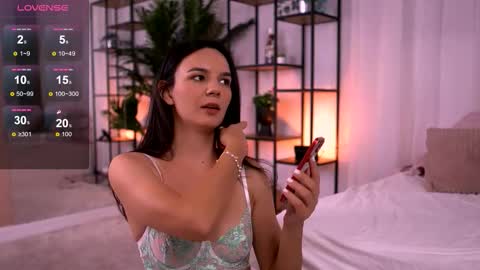 Snapshot of adellevixen chatting on 10.11.25 Adelle online show from 10.11.25