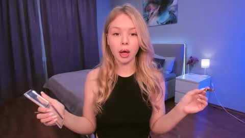 Snapshot of adelllovely chatting on 09.10.25 adelllovely online show from 09.10.25