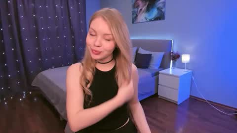 Snapshot of adelllovely chatting on 11.23.25 adelllovely online show from 11.23.25