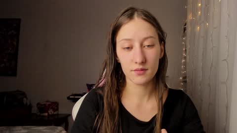 Snapshot of adellqueen chatting on 01.05.25 Adell online show from 01.05.25