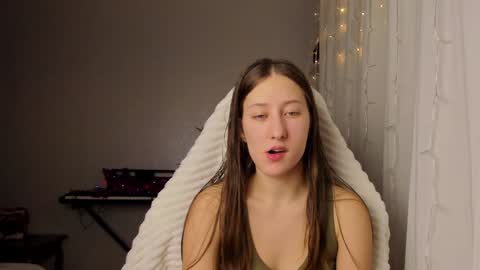 Snapshot of adellqueen chatting on 01.06.25 Adell online show from 01.06.25