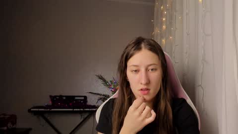 Snapshot of adellqueen chatting on 01.07.25 Adell online show from 01.07.25