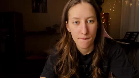 Snapshot of adellqueen chatting on 03.11.25 Adell online show from 03.11.25