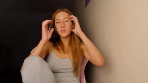 Snapshot of adellqueen chatting on 12.18.25 Adell online show from 12.18.25