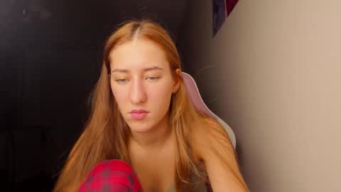 Snapshot of adellqueen chatting on 12.19.25 Adell online show from 12.19.25