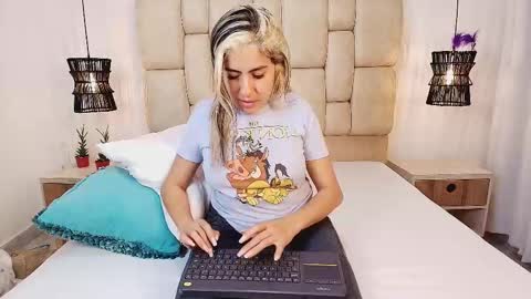 Snapshot of adharasmithh chatting on 02.11.25 AdharaSmithh online show from 02.11.25