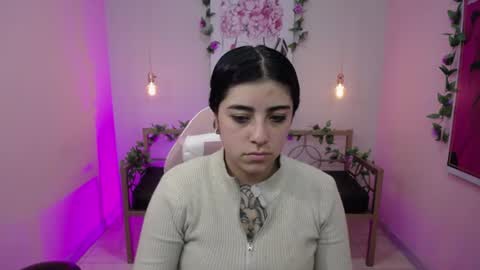 Snapshot of adri_gomez_1 chatting on 06.30.26 Adri online show from 06.30.26
