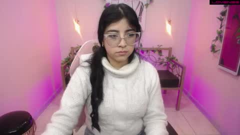Snapshot of adri_gomez_1 chatting on 07.04.26 Adri online show from 07.04.26