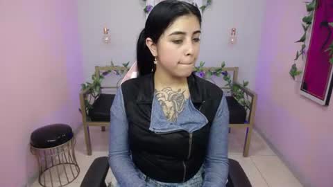 Snapshot of adri_gomez_1 chatting on 07.19.26 Adri online show from 07.19.26
