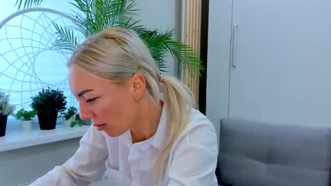 Adriana online show from 09.29.25