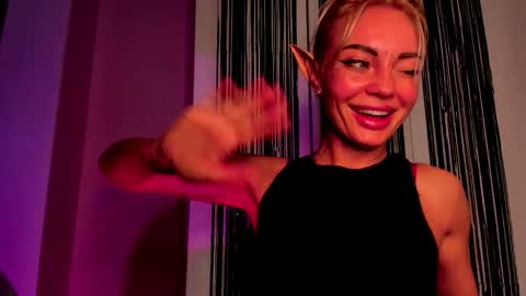 Adriana online show from 10.25.25