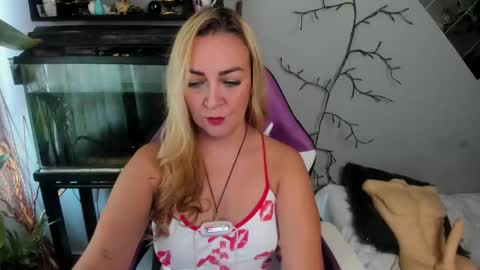 Adriana Paredes  online show from 09.14.25