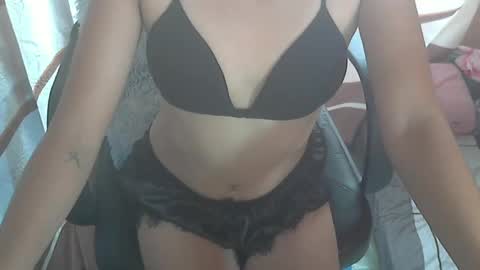 Snapshot of adrianna_xx chatting on 01.27.25 angel online show from 01.27.25