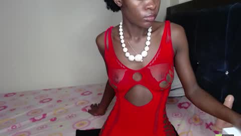 Snapshot of africas_booty842808 chatting on 10.05.25 Mia online show from 10.05.25