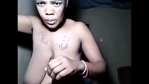 Snapshot of afrikanbonnienclyde chatting on 01.12.25 Nikky Love online show from 01.12.25