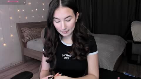 Snapshot of agata_cherry chatting on 02.05.25 Eva online show from 02.05.25