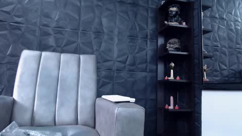 Snapshot of agata_darkness chatting on 02.15.25 Miss Agata online show from 02.15.25