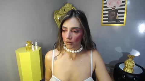 Snapshot of agatha_brooks_t chatting on 11.01.25 AGATHA online show from 11.01.25