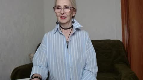 Snapshot of agatha_moore_ chatting on 11.29.25 Agatha online show from 11.29.25