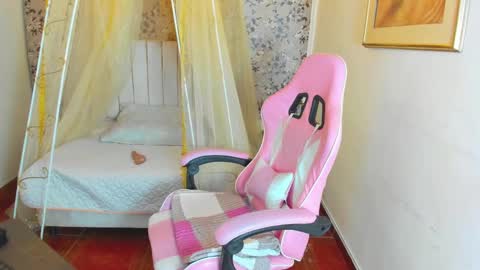 Snapshot of agatha_rusell chatting on 01.23.25 agatha online show from 01.23.25