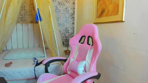 Snapshot of agatha_rusell chatting on 02.06.25 agatha online show from 02.06.25