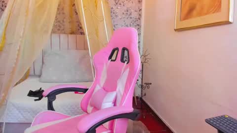 Snapshot of agatha_rusell chatting on 02.20.25 agatha online show from 02.20.25