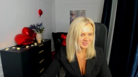 Snapshot of agathaklouin chatting on 02.14.26 Agatha online show from 02.14.26