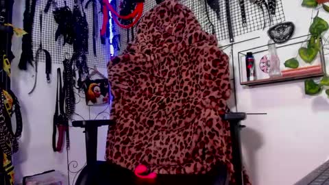 Snapshot of agathamoonn chatting on 12.18.24 Agatha Fox online show from 12.18.24