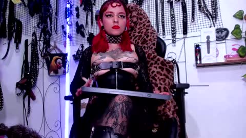 Snapshot of agathamoonn chatting on 01.15.25 Agatha Fox online show from 01.15.25