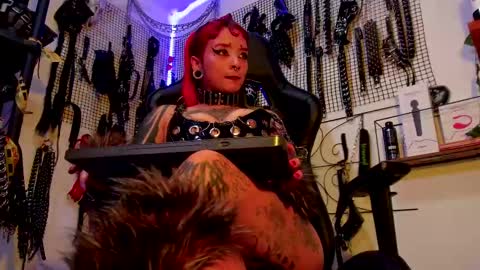 Snapshot of agathamoonn chatting on 02.13.25 Agatha Fox online show from 02.13.25