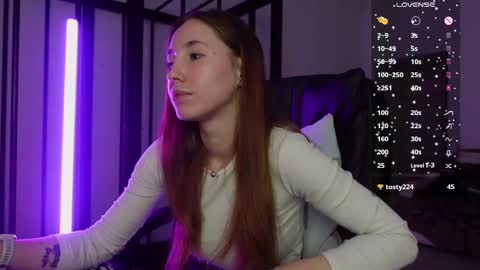 Agelina Lilly Laura online show from 02.10.25