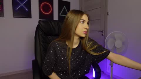 Agelina Lilly Laura online show from 02.15.25