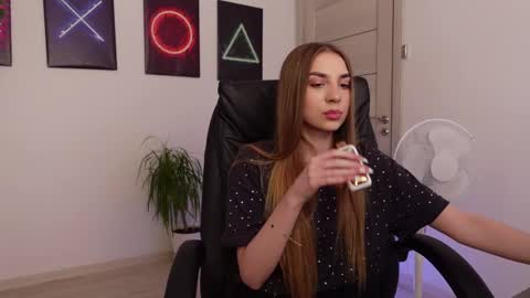 Agelina Lilly Laura online show from 02.15.25